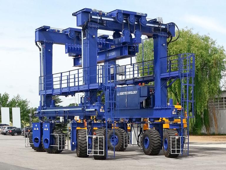 straddle carrier
