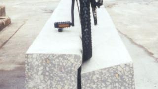 Schlitzrinne mit Bordstein